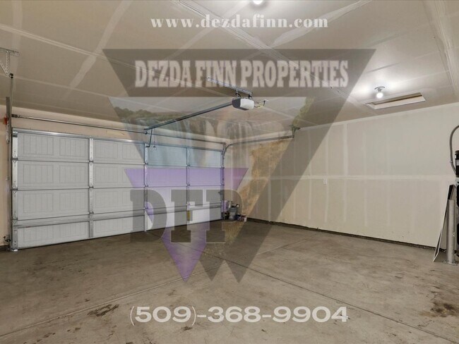 Building Photo - Recently Built, 3 Bed, 2 Bath, 1 Level Spo...
