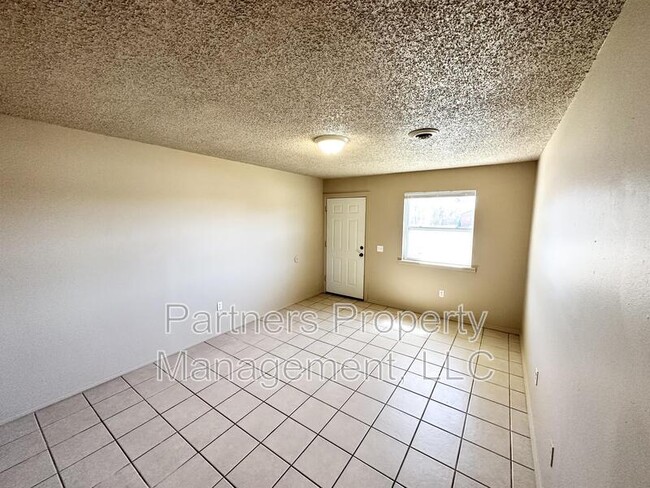 Building Photo - 95 N Pine Ave