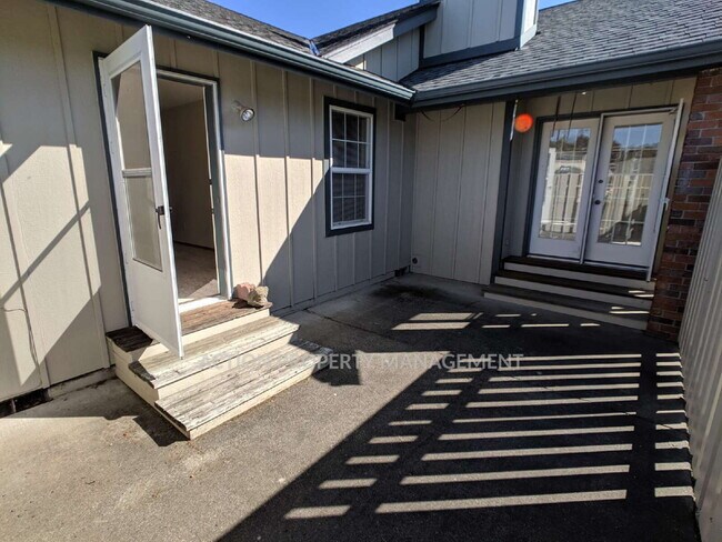 Building Photo - 3 bed 2 bath in Sherwood Village