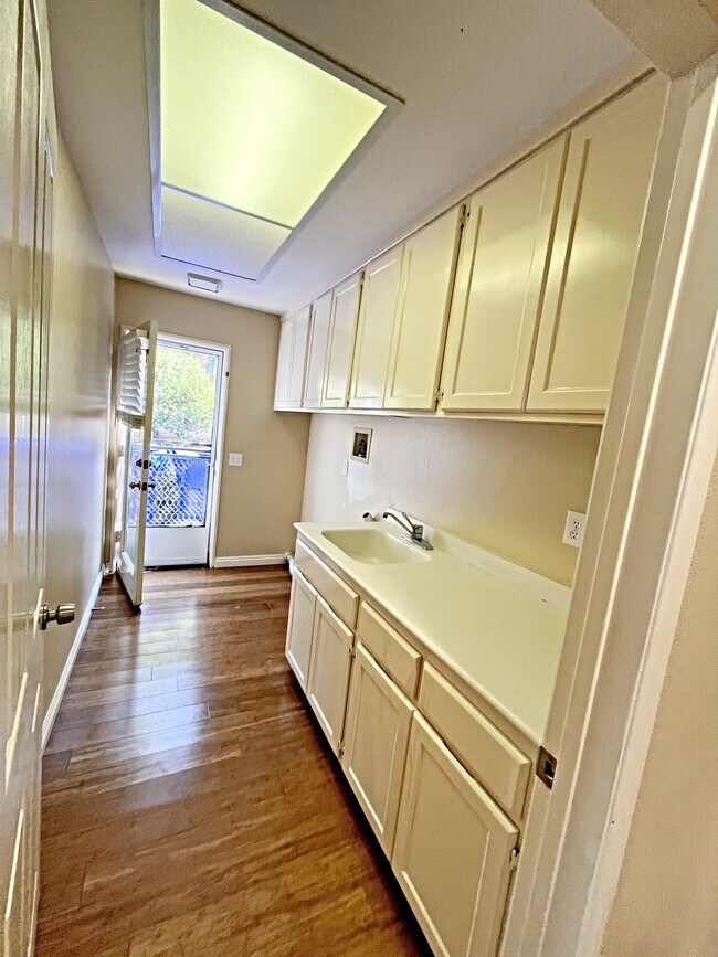 Building Photo - 12460 Picrus St