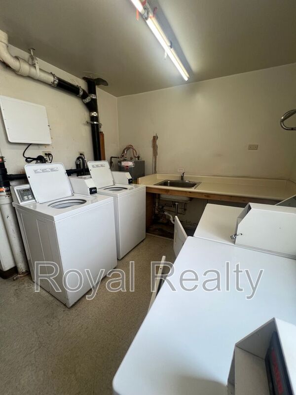 Building Photo - 1655 Makaloa St