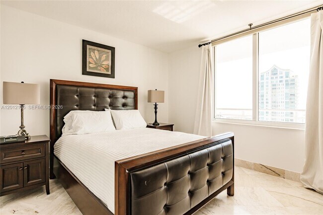 Building Photo - 325 S Biscayne Blvd