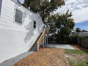 Building Photo - 615 Dora St