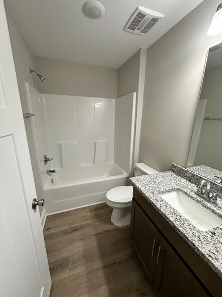 Building Photo - 300 Gardenview Ln