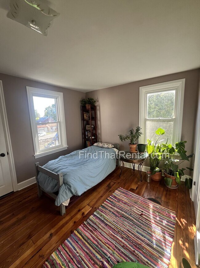 Building Photo - Downtown Carlisle Beautifully Renovated Pe...