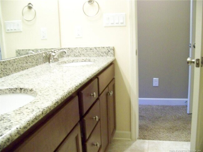 Building Photo - 1134 Braybrooke Pl