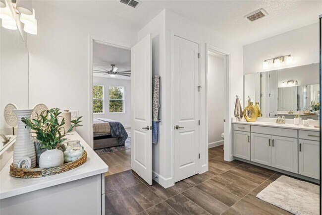 Building Photo - 710 Creeping Fig St