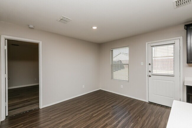 Building Photo - 412 Blue Crow Ln