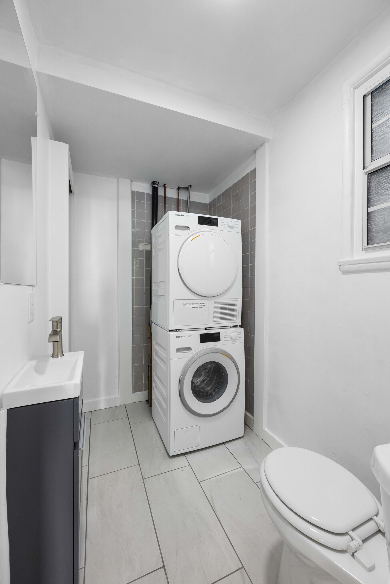 Building Photo - 1303 N Beverly Glen Blvd