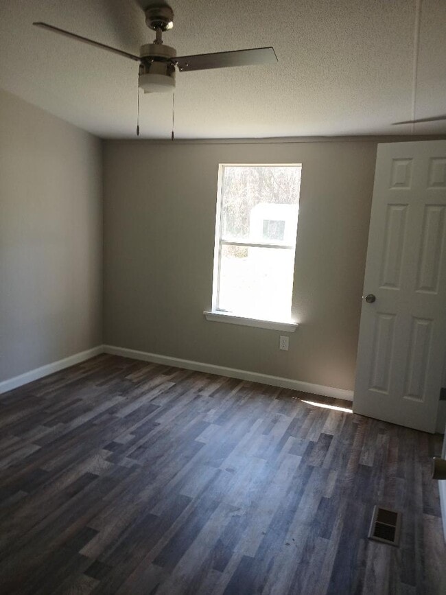 Building Photo - 98 Leasch Loop