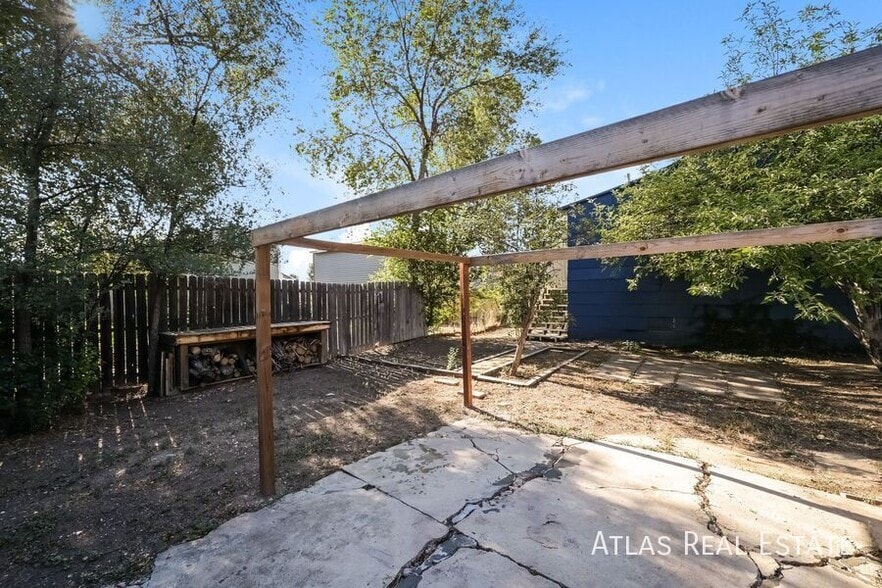 Building Photo - 6090 Pierce St
