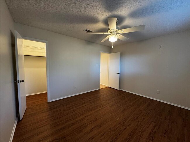 Building Photo - 1006 Warrington Dr