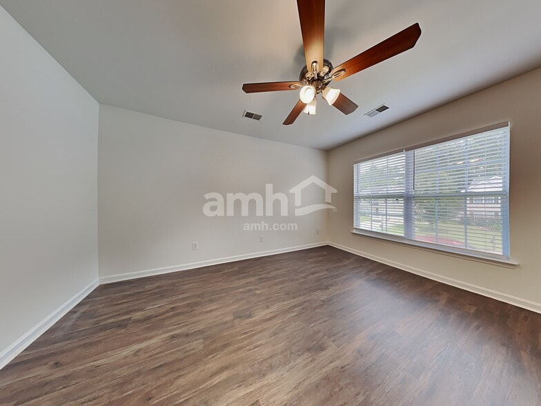 Building Photo - 122 Towering Pine Dr