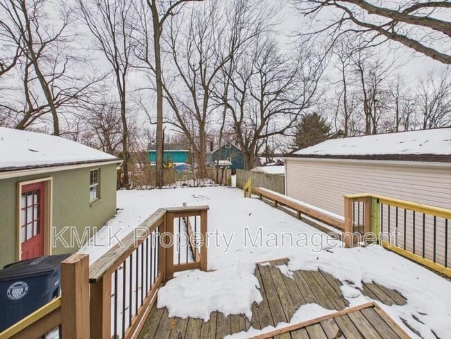 Building Photo - 1238 Sawyer Ave