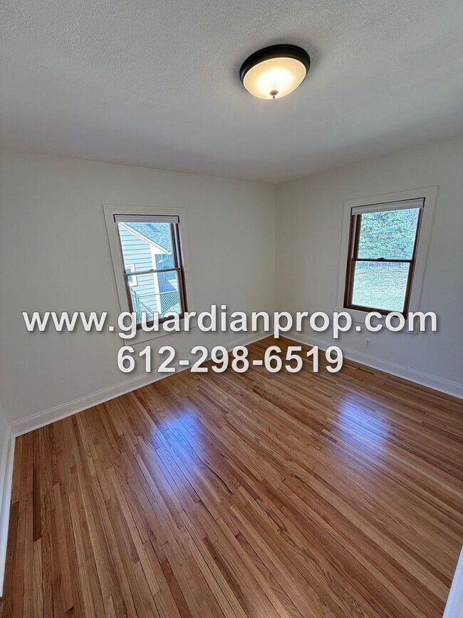 Building Photo - Roseville House in Secluded Midland Hills Available September 1, Updated Kitchen, Large Primary S...
