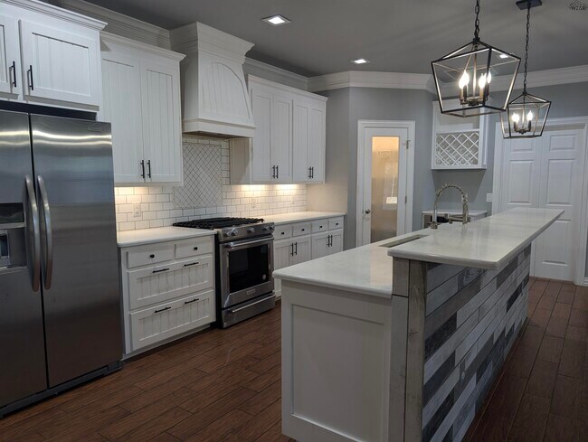 Building Photo - 2916 S Shepherds Glen