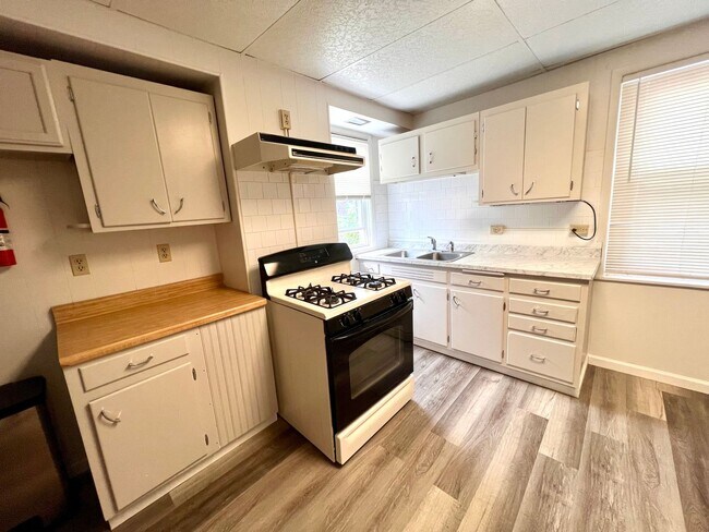 Building Photo - 1509 Hatteras St