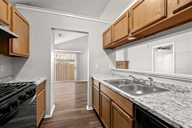 Building Photo - CV-AUS12130 Thompkins