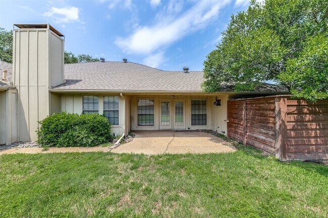 Building Photo - 6116 Southern Knoll Dr