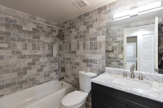 Building Photo - Arizona Biltmore Links Golf Course Condo now available!