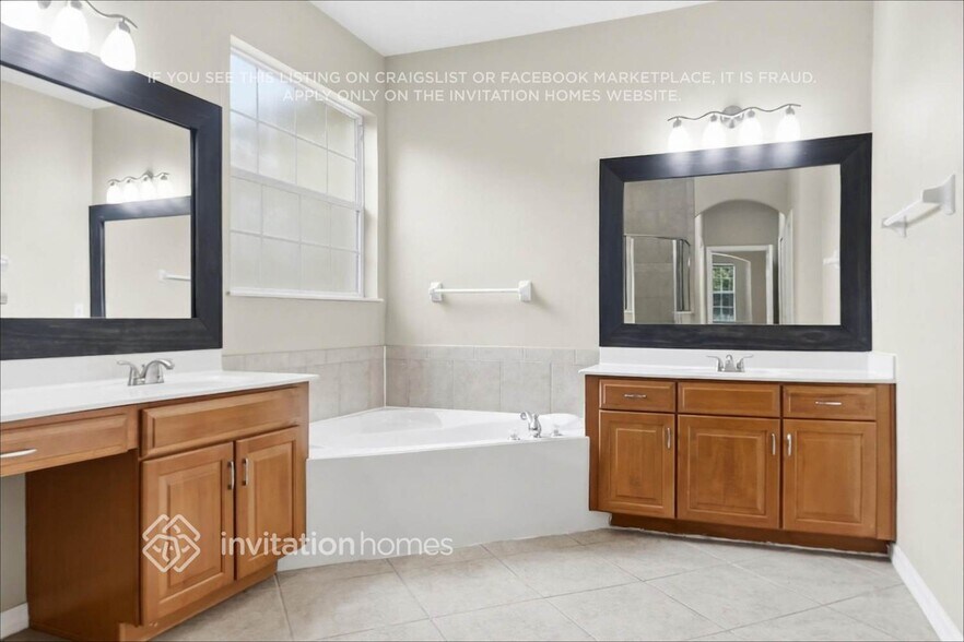 Building Photo - 9156 Lake Avon Dr