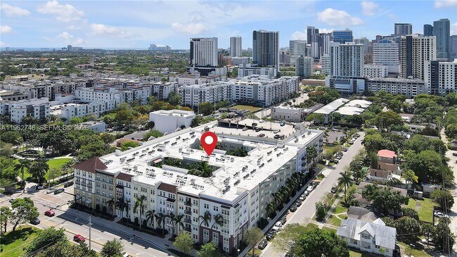 Building Photo - 533 NE 3rd Ave