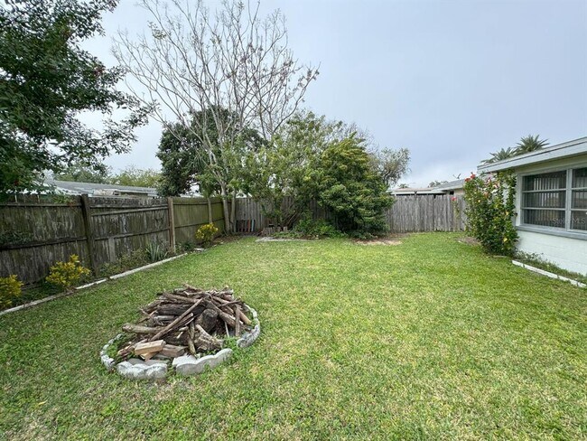 Building Photo - 7410 Castanea Dr