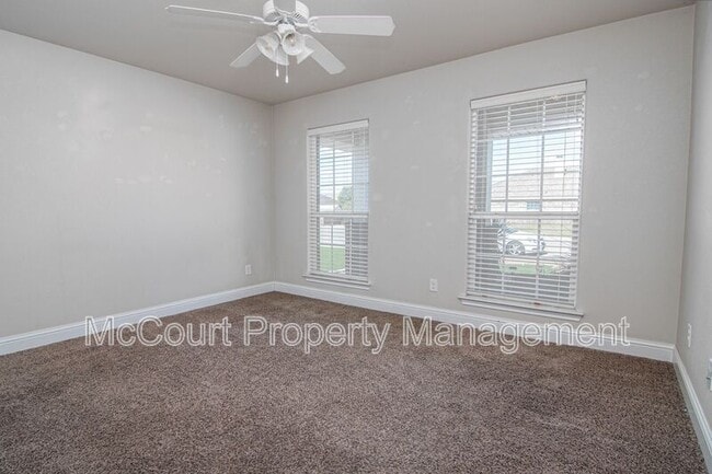 Building Photo - 805 Candlestick Dr