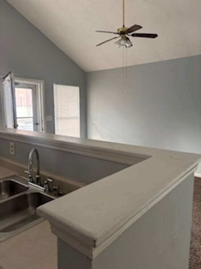 Building Photo - RH - 331