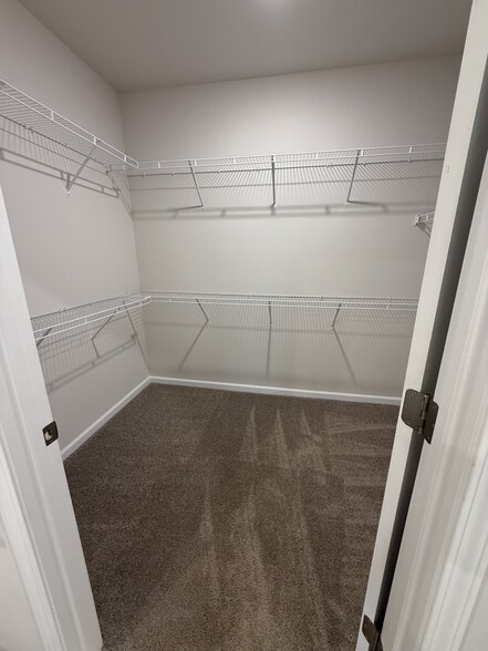 Building Photo - 374 Highline Trl