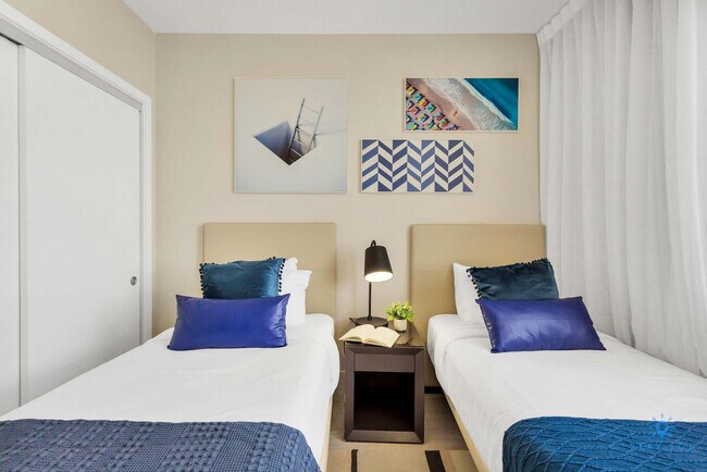 Building Photo - 4010 S Ocean Dr