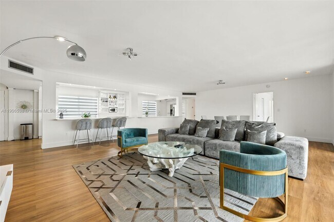 Building Photo - 1350 NE 191st St