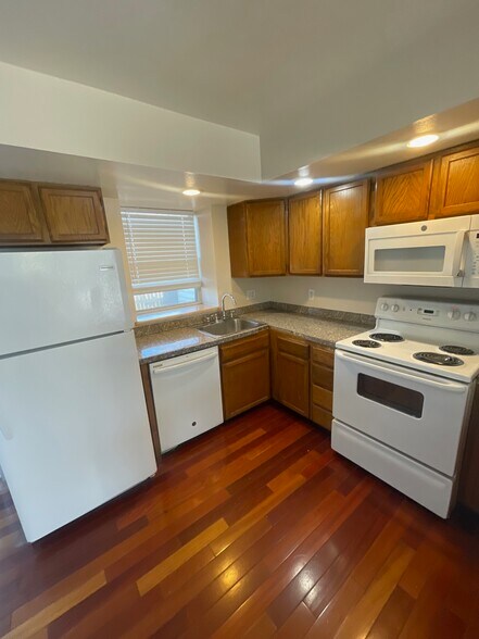 Building Photo - 953 S Pitkin Ct