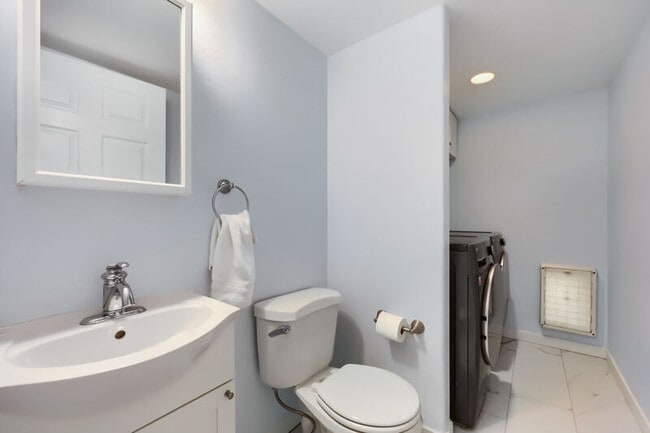 Building Photo - 885 Marlstone Pl