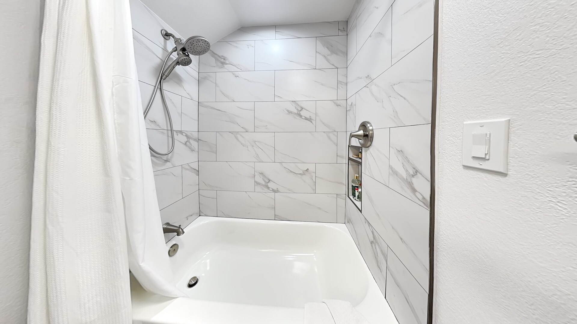 remodeled full bathroom - 1530 Empire Ave