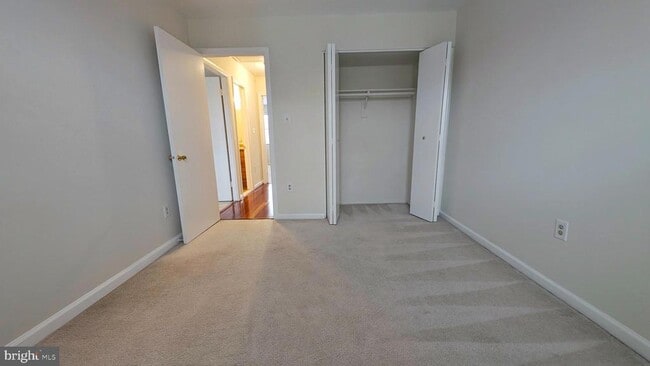 Building Photo - 33 Badger Gate Ct