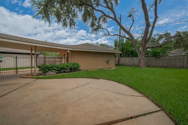 Building Photo - 7906 Braesview Ln