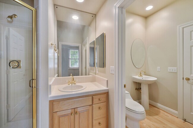 Building Photo - Luxury 4 bedroom/3 bathroom home in Menlo ...