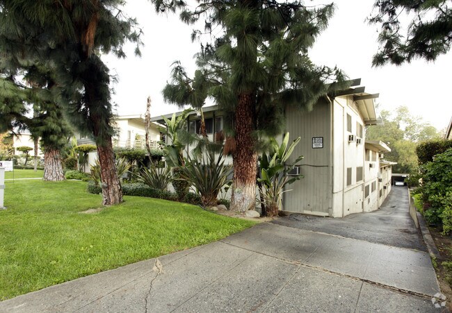 1104 - 1108 Monterey St - Monterey Gardens