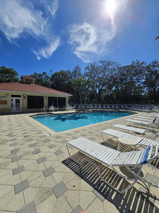 Building Photo - 965 Tarpon Cove Dr