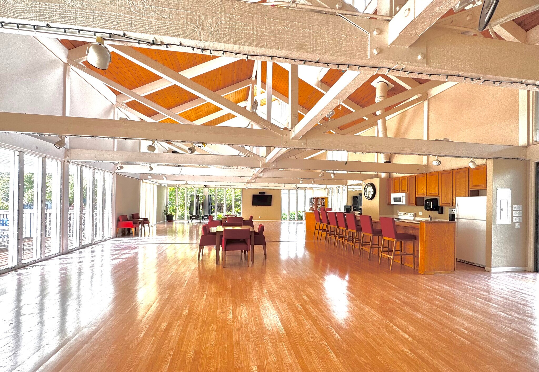 clubhouse - 109 Piccadilly Pl