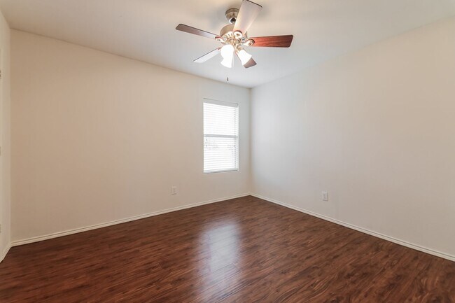 Building Photo - $1,850 4 Bed/2 Bath/2 Garage Ready for Move-in Home in Woodland Creek