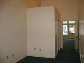 Building Photo - 210 N 9th St