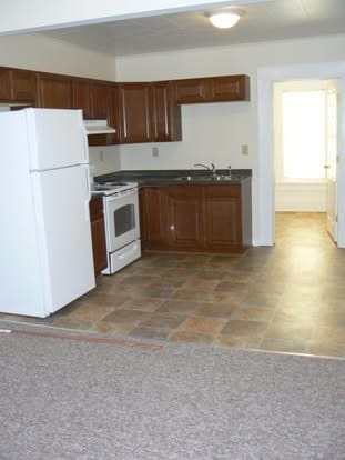 Building Photo - 290 S Main St