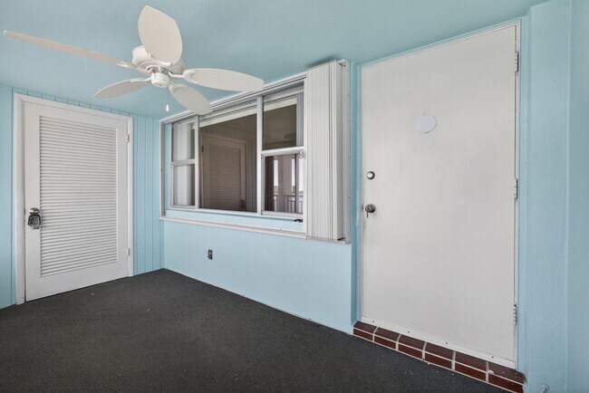 Building Photo - 100 Shore Ct