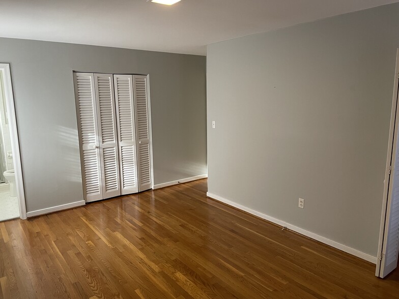 Master/ BR door on left - 202 Norwood Dr