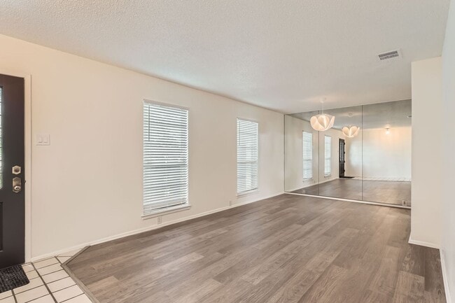 Building Photo - First time rental!