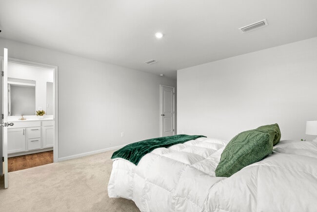 Building Photo - 161 Robinia Rd