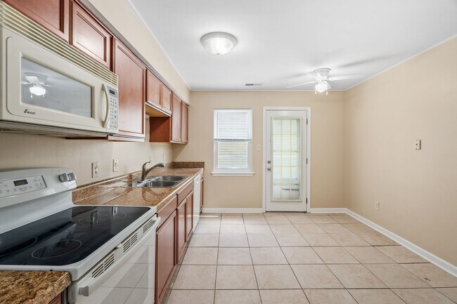 Building Photo - 4117 Rainbow Dr