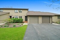 Building Photo - 2 Bed+1 Room in the Basement/1.5 Bath Townhouse